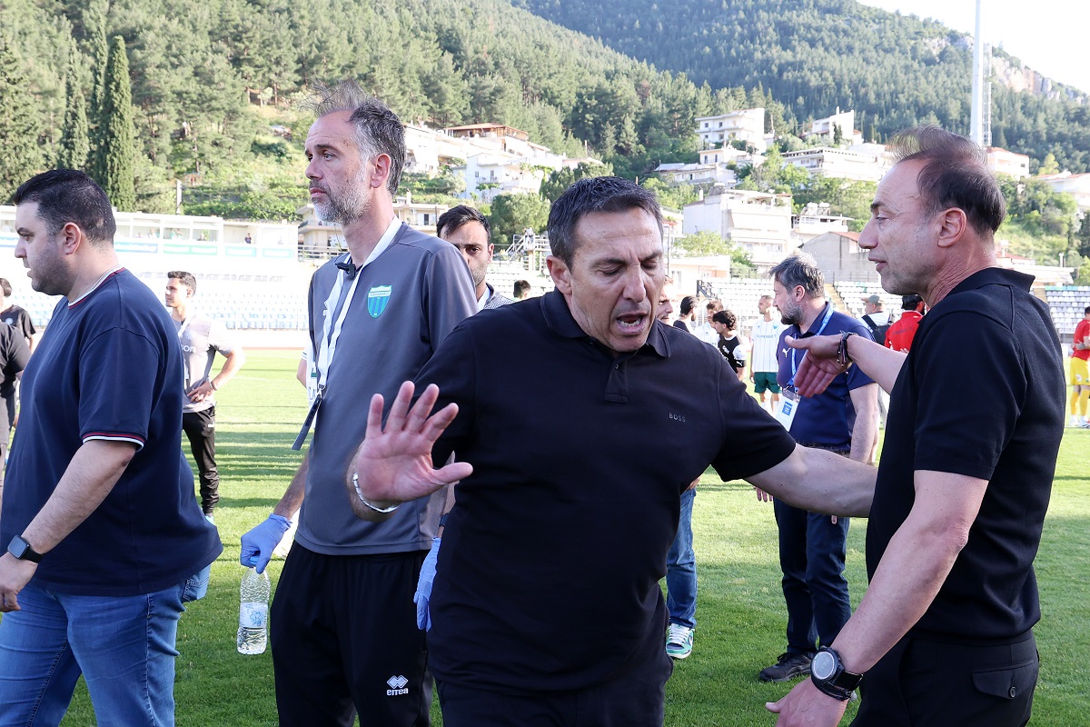 Ένταση μετά το τέλος του αγώνα - Παίκτες και προπονητικό team του ΟΦΗ έκαναν «ντου» στον διαιτητή