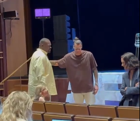 Δυο παλιοί φίλοι συναντήθηκαν ξανά: Ο θερμός εναγκαλισμός Πρίντεζη – Σόφο με φόντο το τρόπαιο της EuroLeague (vid)