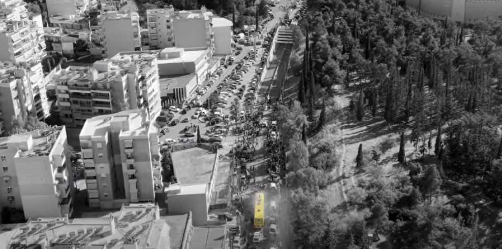 Η άφιξη του πούλμαν των πρωταθλητών της ΑΕΚ στη Νέα Φιλαδέλφεια (vid)