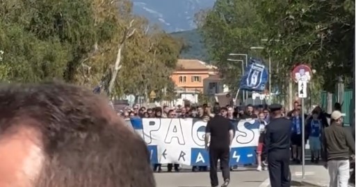 Οι φίλοι του Παπάγου φωνάζουν συνθήματα στη Λευκάδα (vid)