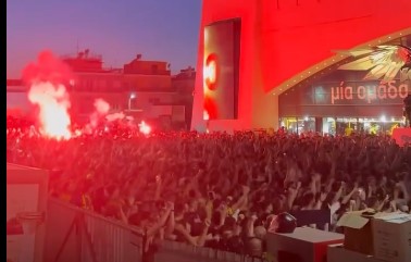 Το βίντεο του Sportal με τις αντιδράσεις των οπαδών της ΑΕΚ έξω από την «Allwyn Arena» στο γκολ του Κοϊτά