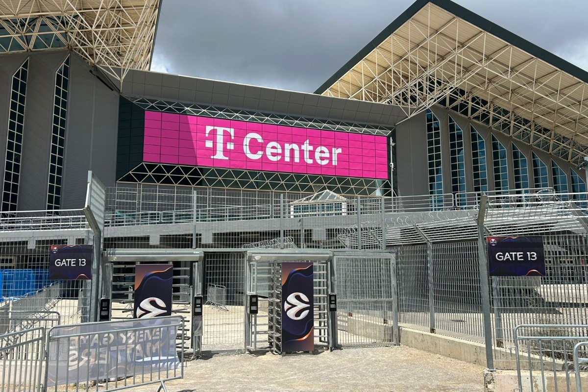 Το «T-Center» λίγες ώρες πριν τον μεγάλο τελικό (pics + vid)