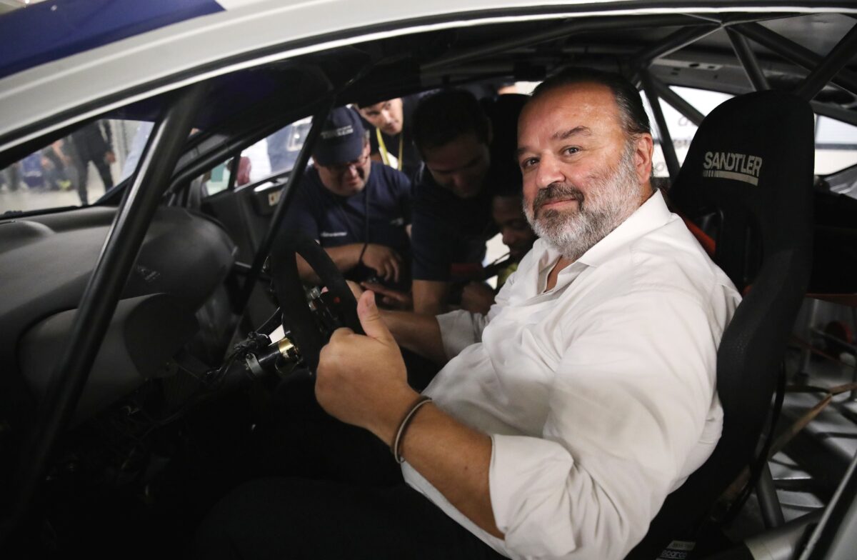 Ο Ηλιόπουλος πήρε το πρωί και άλλη κούπα πριν την φιέστα της ΑΕΚ