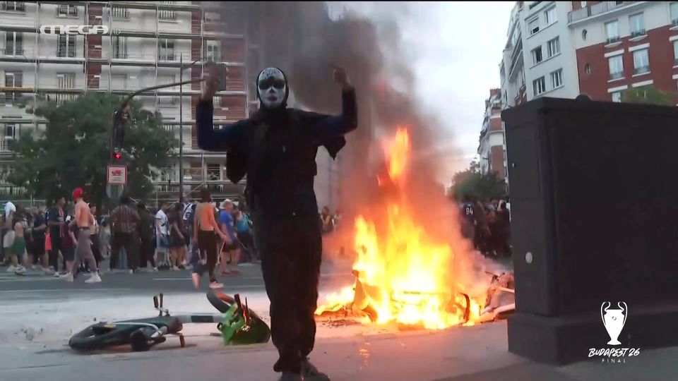 Χαμός στο Παρίσι μετά τον τελικό: Δακρυγόνα, ατελείωτα επεισόδια και πάνω από 400 συλλήψεις (vid)