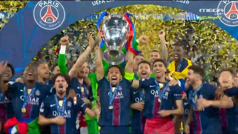 H απονομή του Champions League στην back-to-back πρωταθλήτρια Ευρώπης Παρί Σεν Ζερμέν (vid)