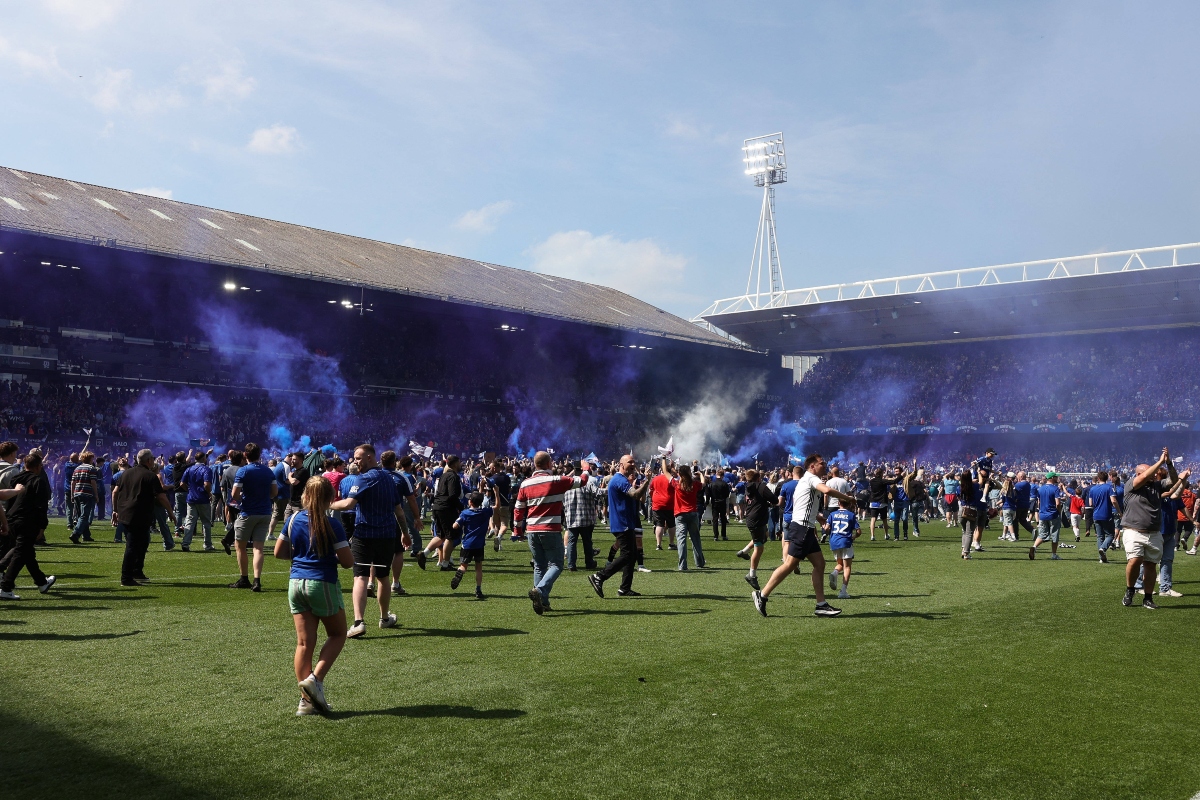 Ίπσουιτς: Άνοδος στην Premier League με εισβολή οπαδών και… Εντ Σίραν (pic & vid)