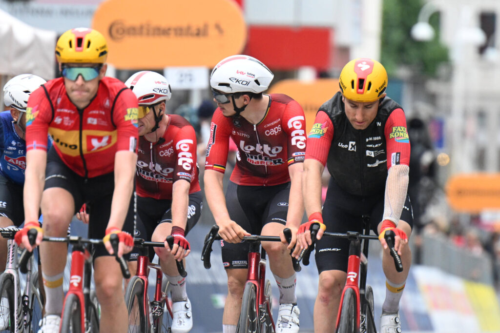 Giro d’ Italia: Σοκαριστική καραμπόλα και… αποκαλυπτικό ατύχημα ποδηλάτη