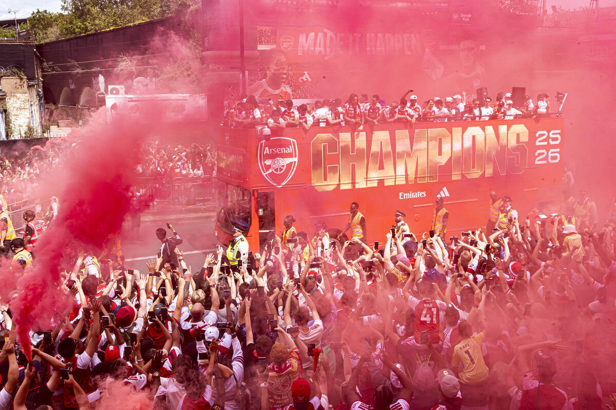 Απτόητη η Άρσεναλ: Έχασε το Champions League, αλλά έκανε κανονικά παρέλαση για την Premier League