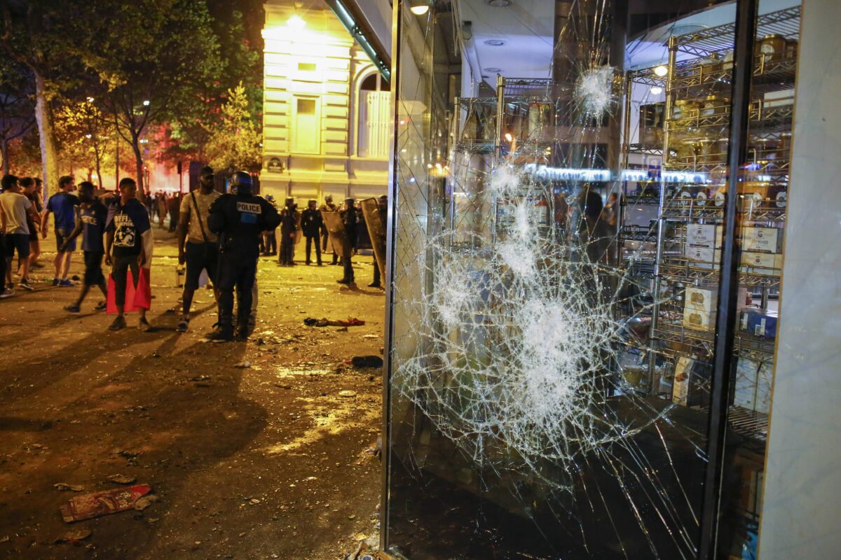 Άγρια επεισόδια μεταξύ οπαδών της Παρί και της Άρσεναλ πριν τον τελικό (vid)