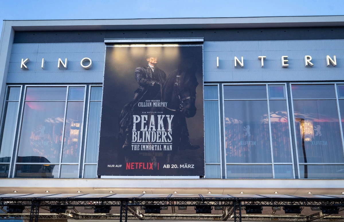 Προπονητής έκατσε στον πάγκο με αμφίεση Peaky Blinders – Τι συνέβη (pics)