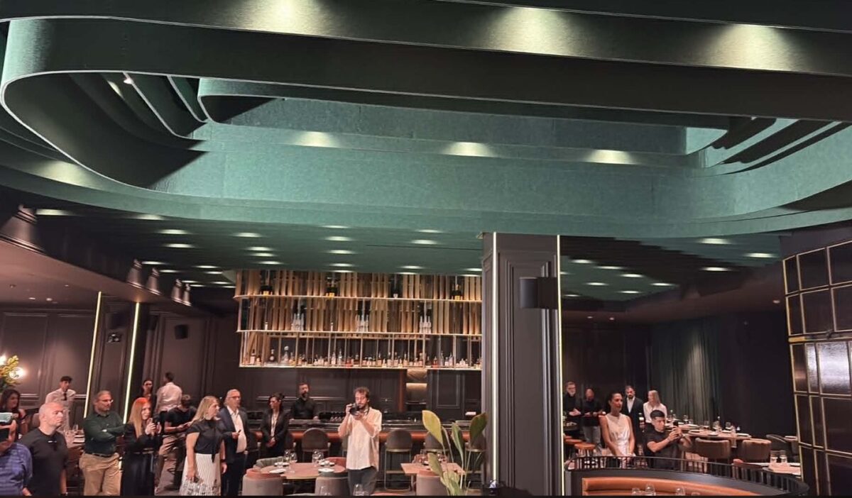 Mε πρόσβαση στο glass floor: Το νέο Premium Lounge που αλλάζει την εμπειρία στο Telekom Center Athens (vid)
