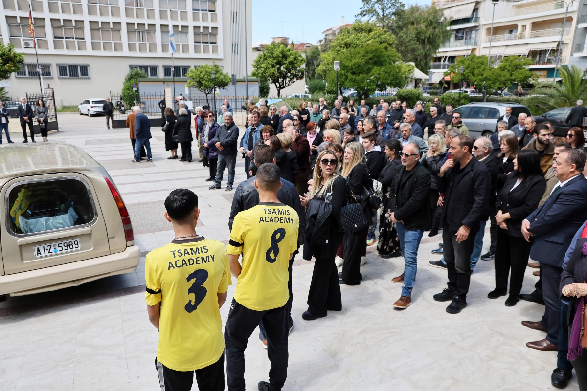 Με τις σημαίες του Παναιτωλικού και της ΑΕΚ αποχαιρέτησαν τον Διονύση Τσάμη