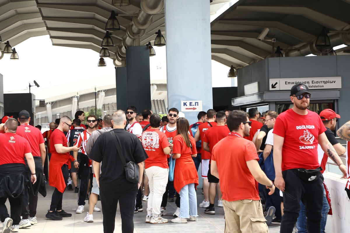 Χαμός με τραγούδια και συνθήματα των φίλων του Ολυμπιακού  – Γεμίζει το Φάληρο λίγες ώρες πριν τον ημιτελικό (pics & vids)