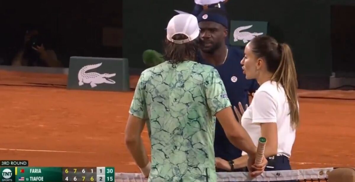 Roland Garros: Διαιτητής χρειάστηκε να επέμβει για να χωρίσει δύο τενίστες (vid)