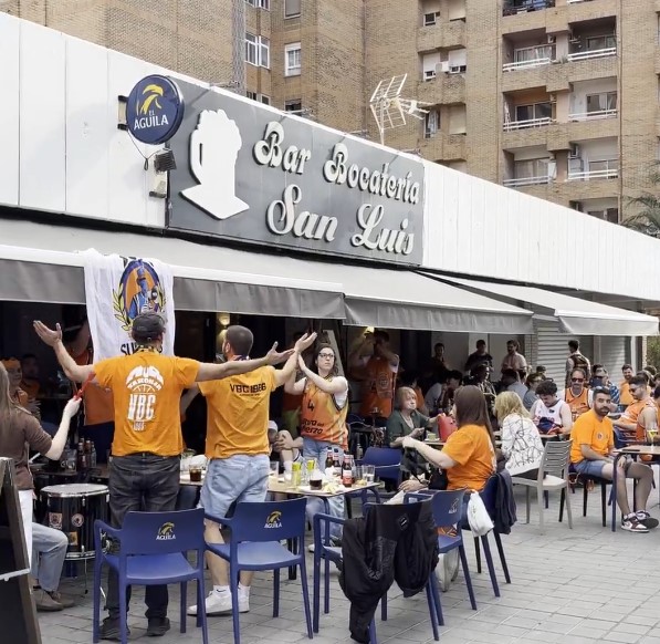 Τα… σπάνε οι φίλοι της Βαλένθια 3 ώρες πριν το τζάμπολ με τον Παναθηναϊκό (vid)