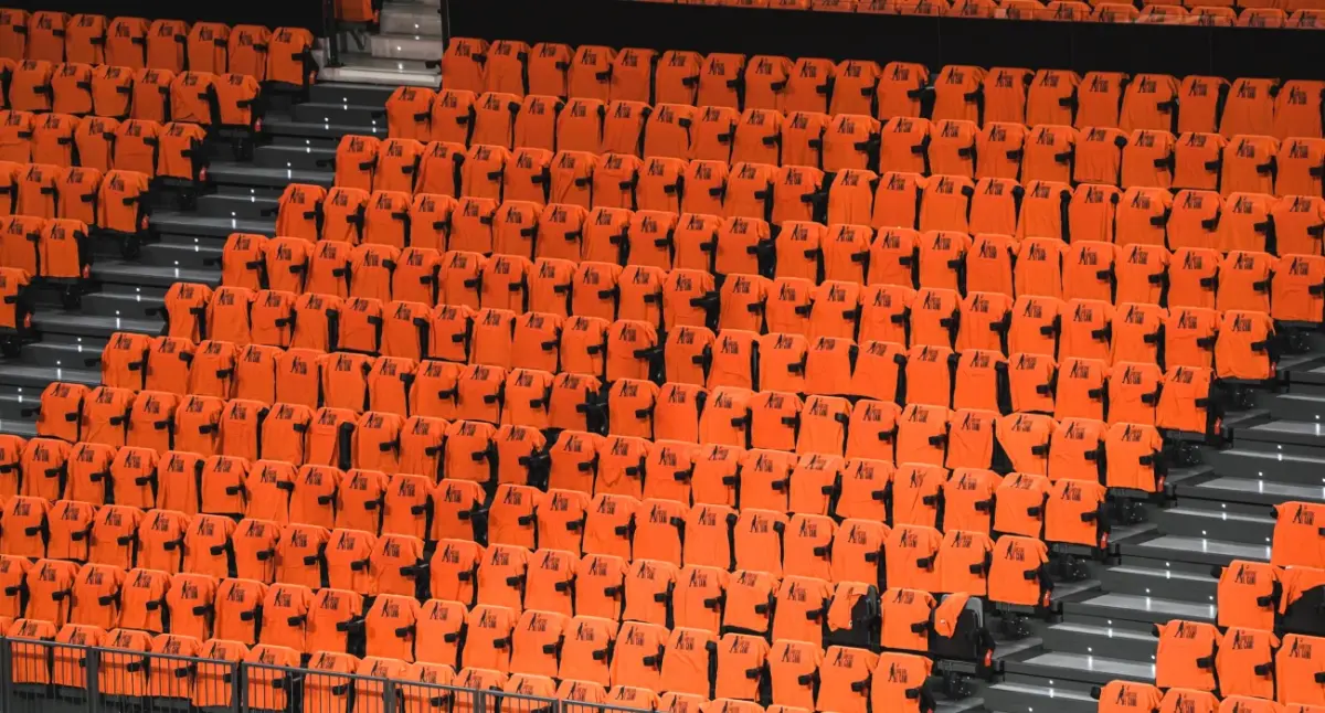 Η Roig Arena γέμισε με πορτοκαλί μπλουζάκια (pics)