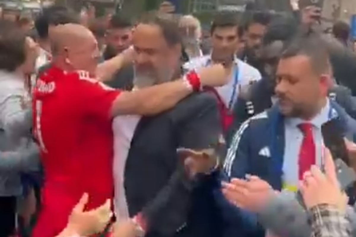 Αποθέωση για τον Βαγγέλη Μαρινάκη στο Λονδίνο από τους οπαδούς της Φόρεστ (Vid)