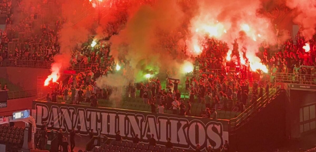 Συγκινητικοί οι φίλοι του Παναθηναϊκού: Άναψαν καπνογόνα και τραγούδησαν το «Εγώ θα σ’ αγαπώ και μη σε νοιάζει» (vid)