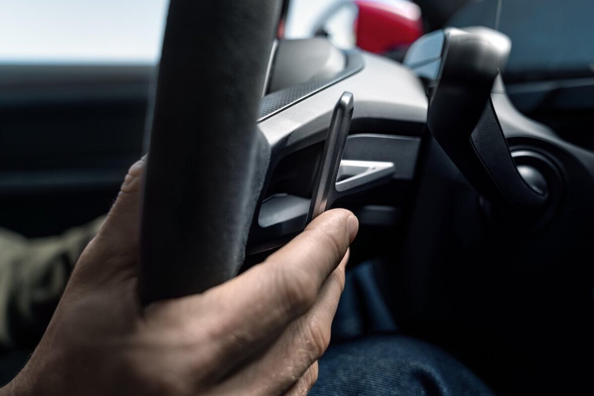 Χειροκίνητο κιβώτιο σε ηλεκτρική Porsche; Και όμως γίνεται