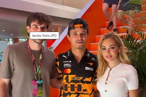 Ιωαννίδης και Βουλγαράκη στο Grand Prix της Βαρκελώνης – Φωτωγραφήθηκαν με τον Λάντο Νόρις