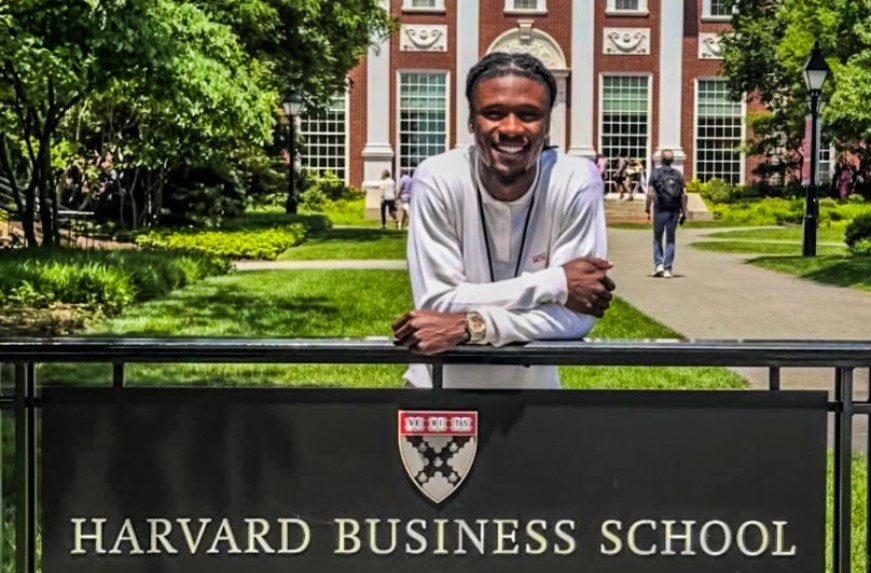 Δεν πήγε Μουντιάλ, αλλά πήγε στο Harvard ο Καμαβινγκά (pics)