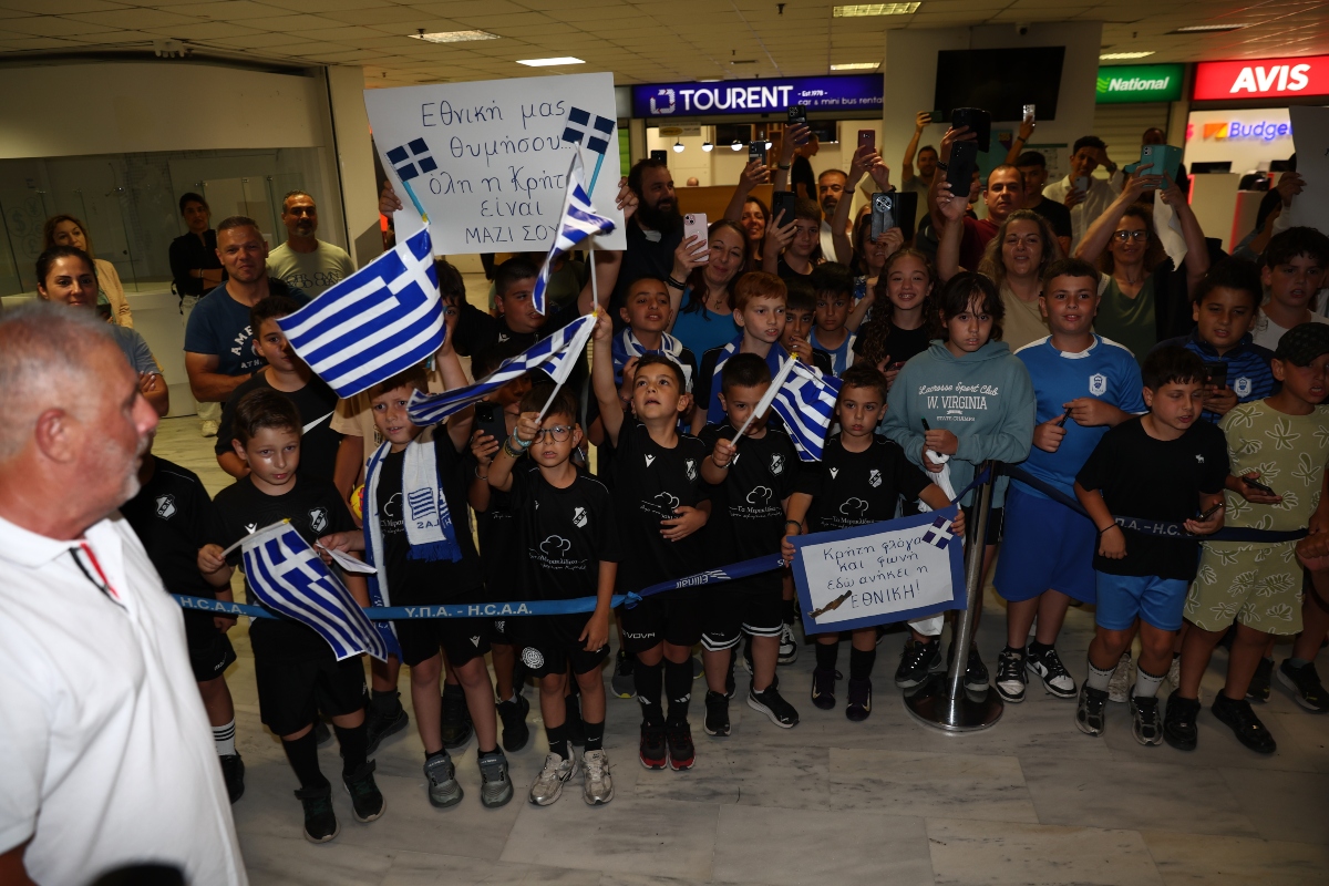 Αποθέωση για την Εθνική στην Κρήτη – Θερμή υποδοχή στο Ηράκλειο (pics)