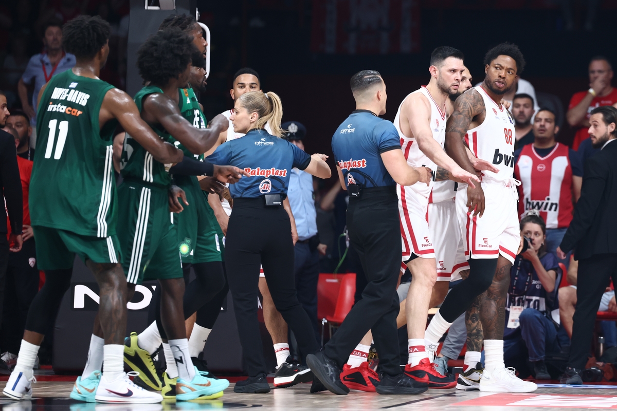 Ένταση και νεύρα στον τελικό – Βεζένκοφ vs Ναν – Μπήκε στον καυγά και ο Τζόουνς
