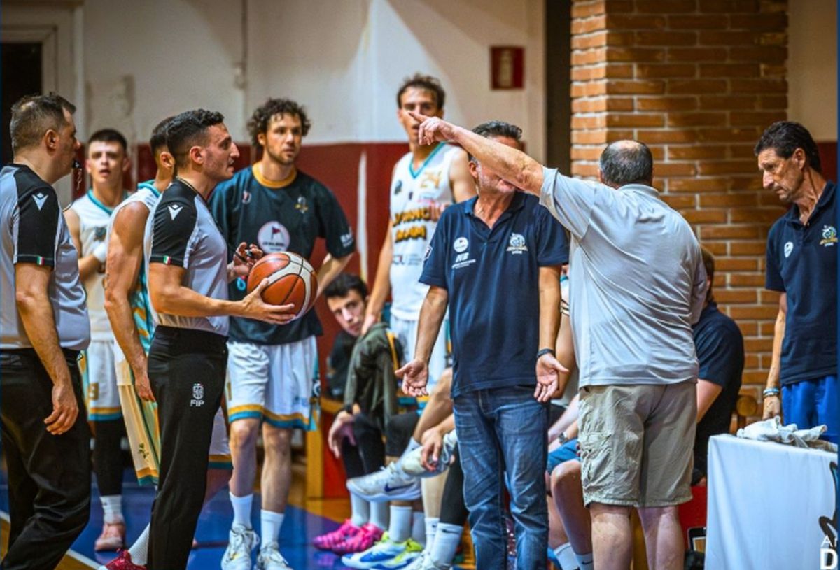 Στo Λιβόρνο διέκοψαν αγώνα γιατί δεν άκουγε τηλεόραση ο γείτονας!