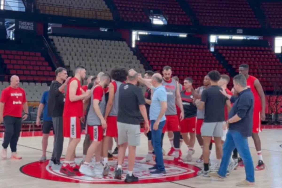 Παρουσία Αγγελόπουλων η σημερινή προπόνηση του Ολυμπιακού ενόψει του Game 3 με τον Παναθηναϊκό (vid)
