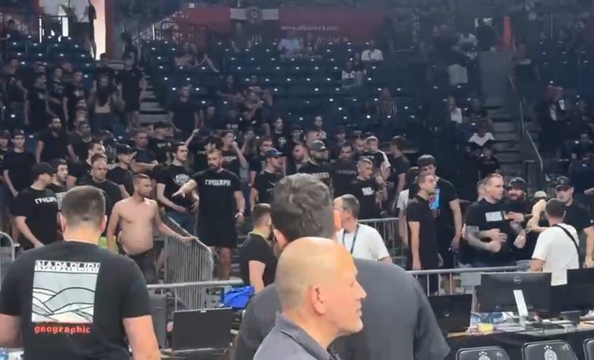 Απίστευτες εικόνες στο Παρτίζαν-Ντουμπάι: Φίλαθλος πήδηξε τα κάγκελα για να σωθεί