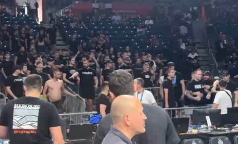 Απίστευτες εικόνες στο Παρτίζαν-Ντουμπάι: Φίλαθλος πήδηξε τα κάγκελα για να σωθεί (vid)