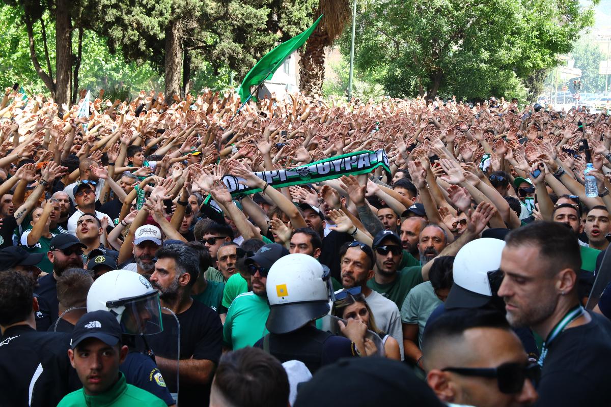 Αποθέωση για τον Παναθηναϊκό στο ξενοδοχείο από 3.000 οπαδούς του πριν την αναχώρηση για το ΣΕΦ – Το βίντεο του Sportal