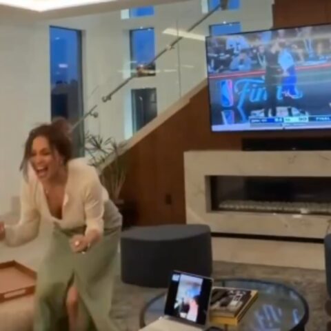 Στα «ουράνια» η Τζένιφερ Λόπεζ με τον τίτλο των Νικς (vid)