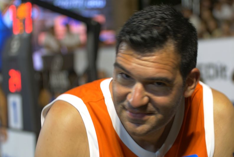 Δημήτρης Μαυροειδής στο Sportal: «Παίζω μόνο για να “ανάβω” τον Μπουρούση – Βλέπω Ολυμπιακό και Παναθηναϊκό μαζί στο Final Four» (vid)