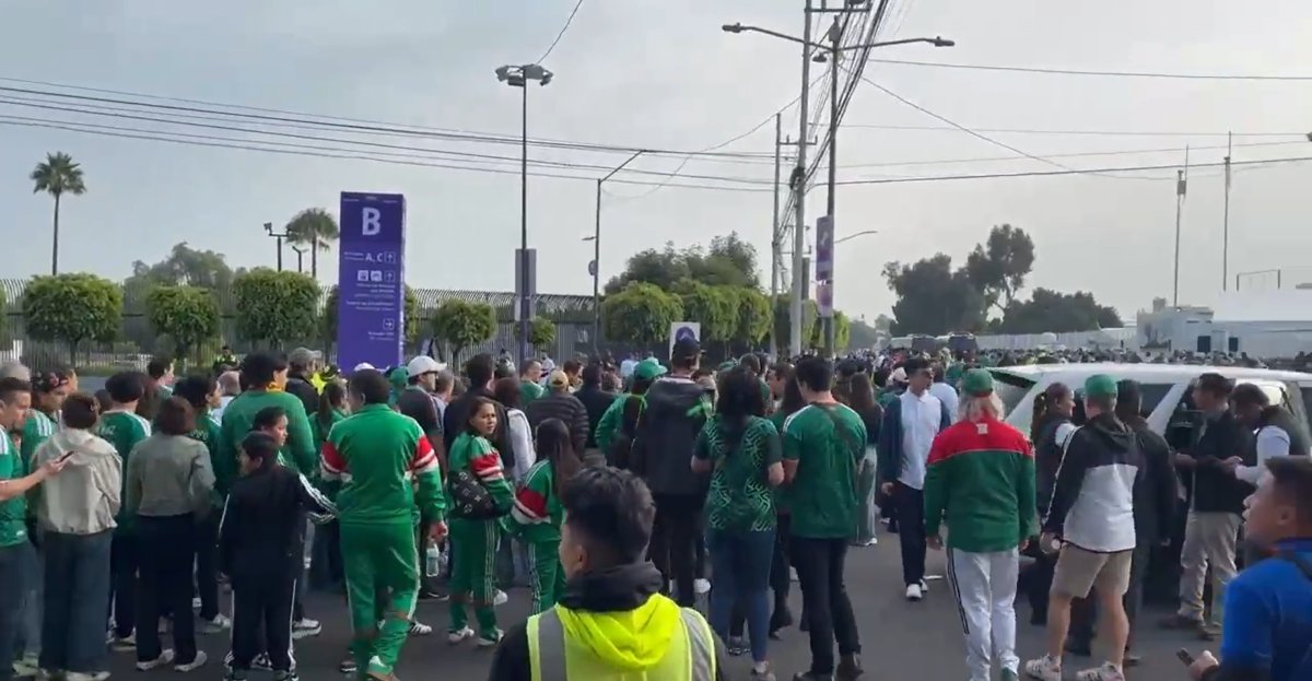 Χιλιάδες Μεξικανοί είναι ήδη στο γήπεδο Azteca (vid)
