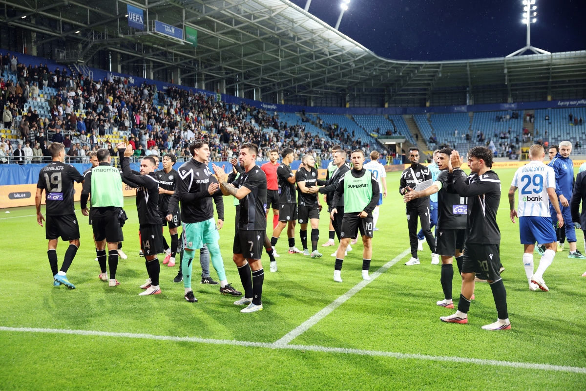 Οι μαγικές ενέργειες του Κωνσταντέλια και η «ασπρόμαυρη» κερκίδα: Η παρακάμερα του Ντιναμό Κιέβου – ΠΑΟΚ (vid)