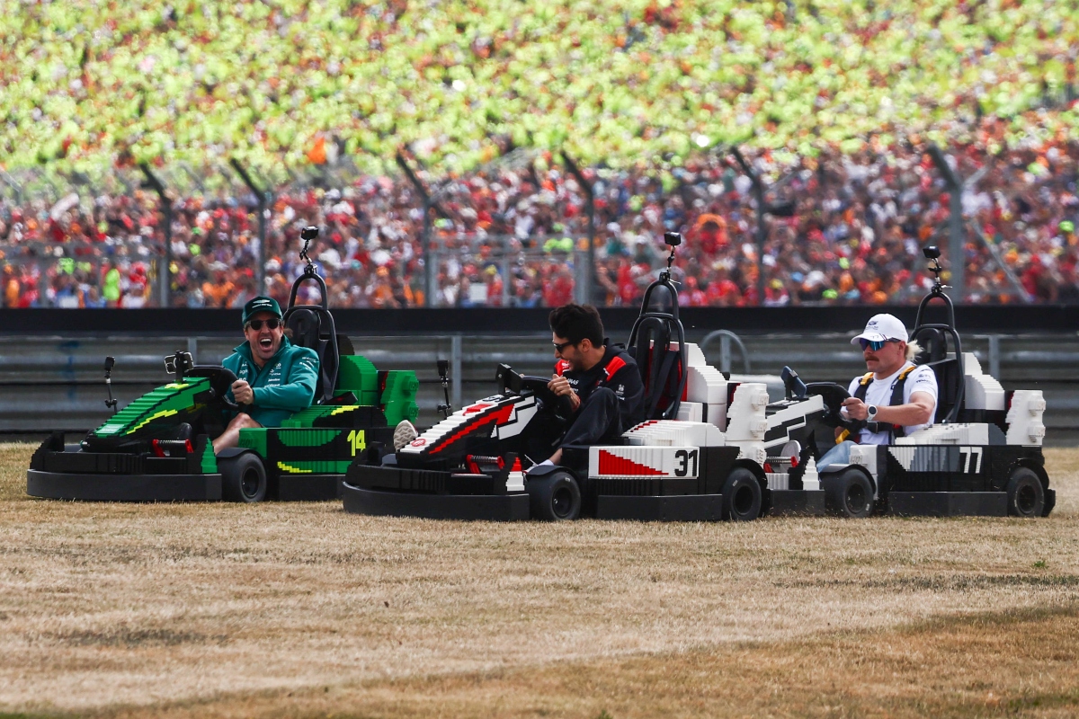 Η παρέλαση των οδηγών της Formula 1 με μονοθέσια Lego πριν το GP της Μεγάλης Βρετανίας (vid)
