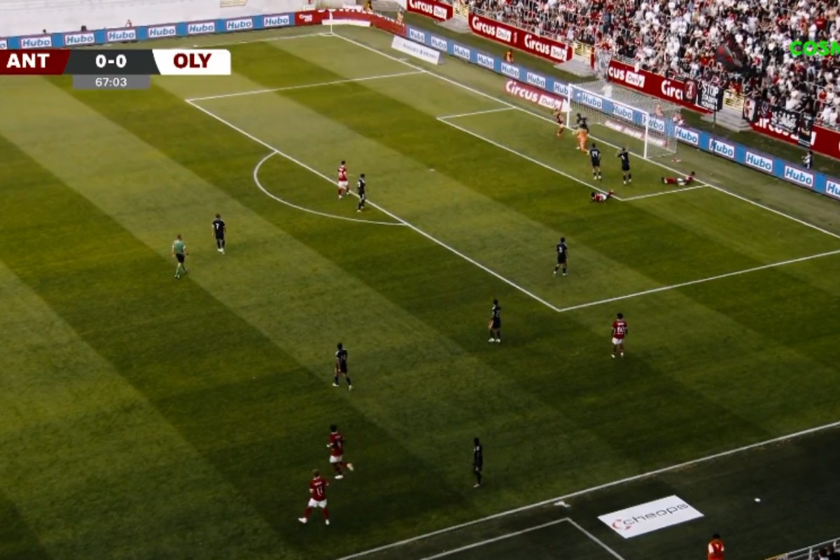 Ο Σόμερς προ κενής εστίας έκανε το 1-0 για την Άντβερπ