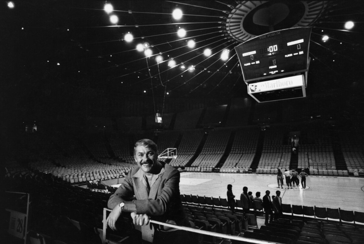 SKWEEK: Το μεγαλύτερο real estate deal του NBA – Πώς ο Τζέρι Μπας αγόρασε τους Λέικερς