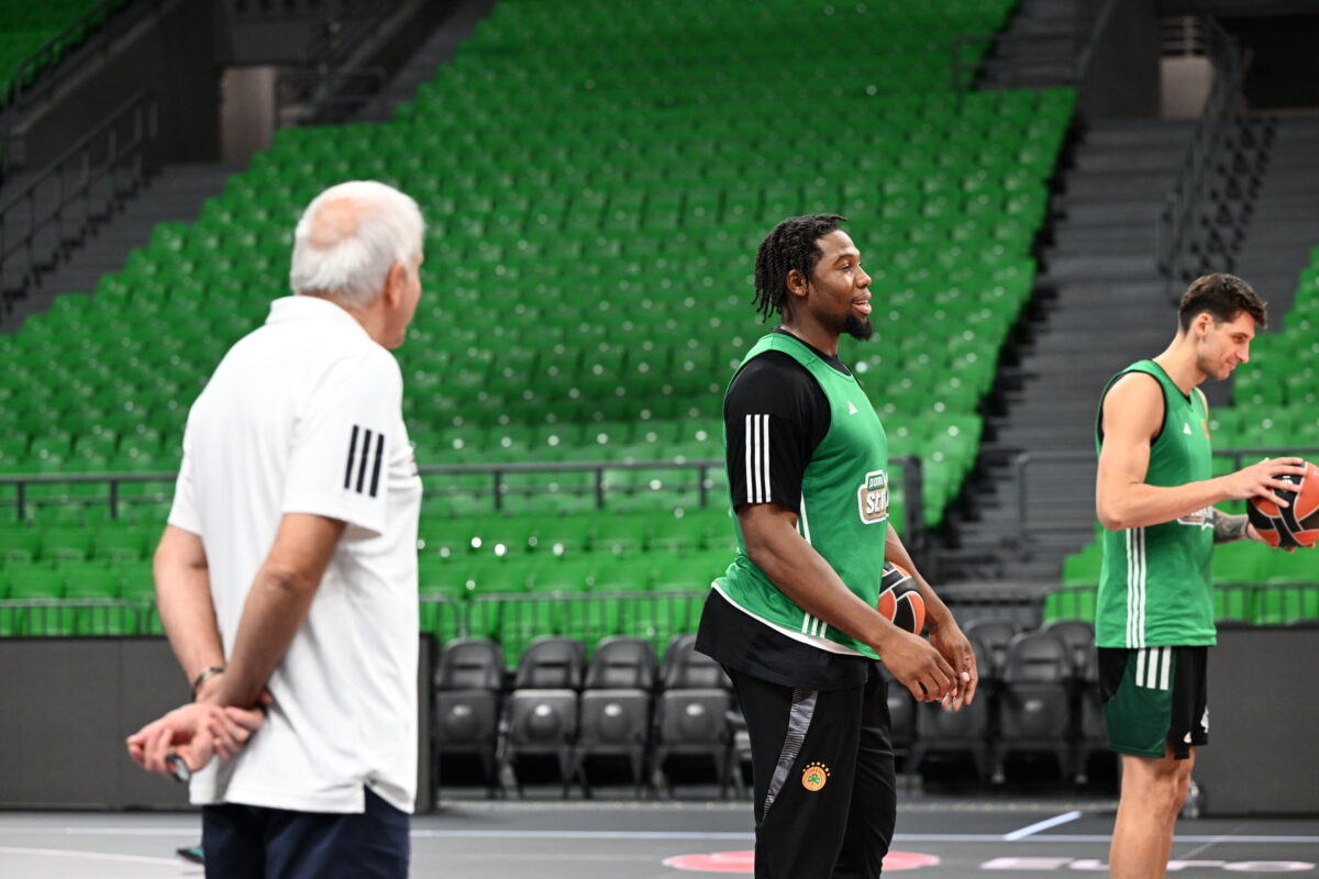 Μαυράκης στο Courtside Report: «Το οικογενειακό κλίμα στον Παναθηναϊκό και η σκληρή δουλειά παικτών και προπονητών» (vid)