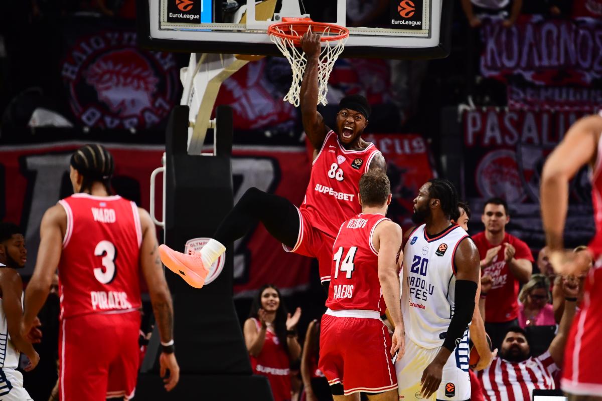 ΜακΙντάιρ και Τζόουνς ξεσήκωσαν τη SUNEL Arena με no-look ασίστ και απίθανο κάρφωμα! (vid)